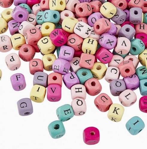 حروف خشبية ملونه