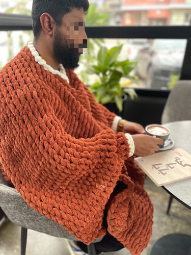 بطانية بفتحة رقبة وأكمام 130*150 بخيوط بوفي