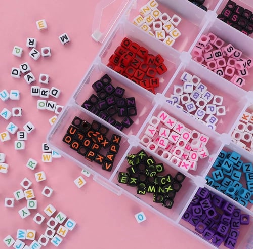 صندوق شفاف مقسم للخرز والادوات الصغيرة