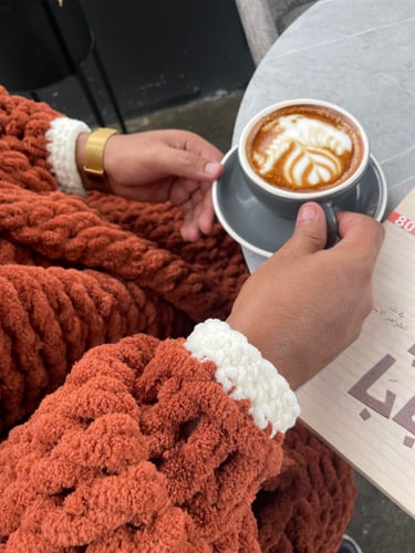 بطانية بفتحة رقبة وأكمام 130*150 بخيوط بوفي