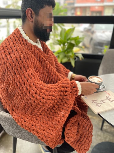 بطانية بفتحة رقبة وأكمام 130*150 بخيوط بوفي