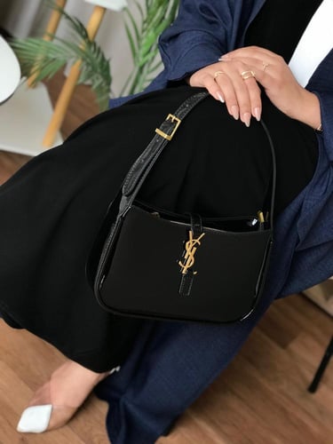 شنطة سان لوران جلد اسود لامع