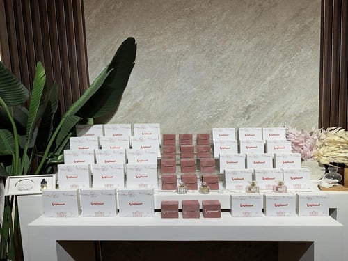 بكج من أحجار نقوة والزيت العطري