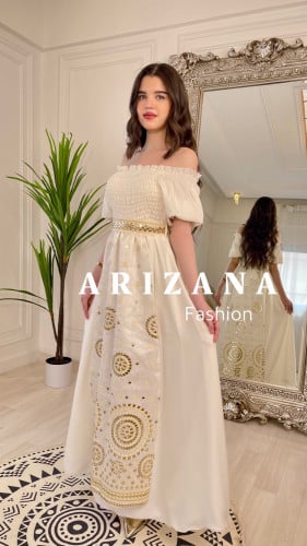 فستان ابيض مطرز ذهبي