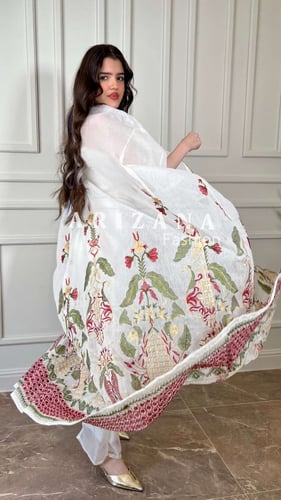 فستان قطعتين بحزام ذهبي