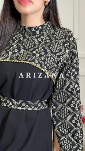 جلابية اسود مطرزة برقبة