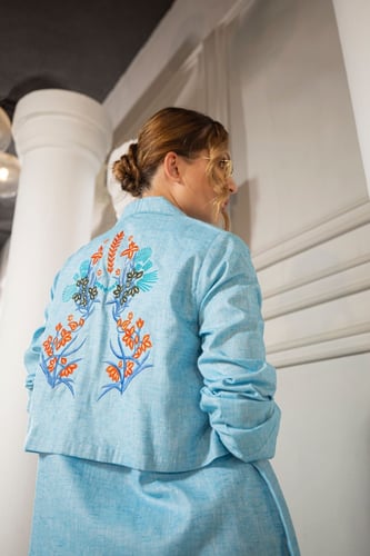 لنن مطرز من الخلف