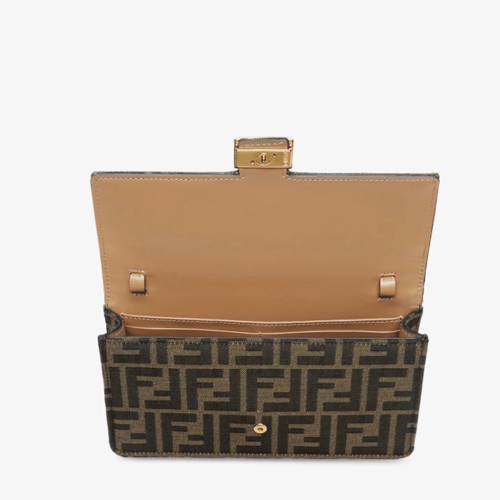 Fendi بحزامين