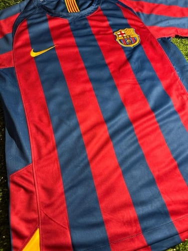 تيشيرت برشلونة 2004 - رونالدينيو 10 (نسخة كلاسيكية...