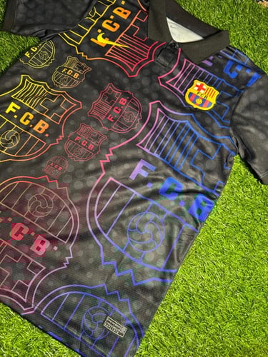 طقم برشلونة إصدار الشعارات المتعددة 2026/2025 – تص...