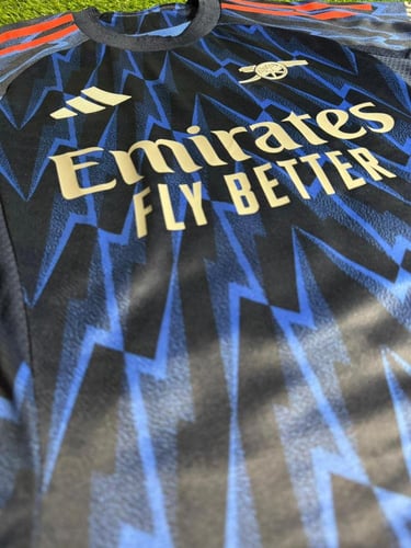 تيشيرت ارسنال الثالث فئة اللاعبين 2025/26