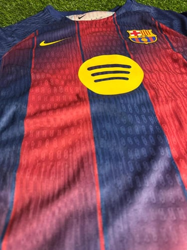 تيشيرت برشلونة الاساسي 2026 - فئة اللاعبين