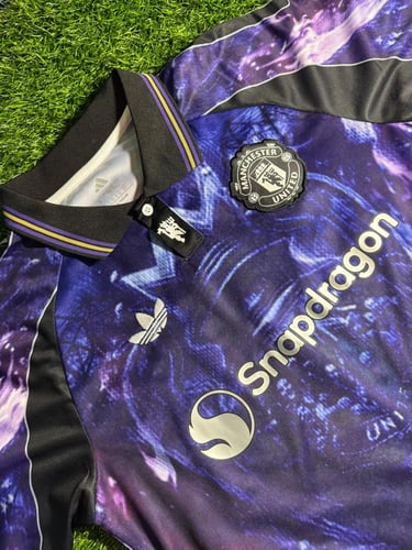 طقم مانشستر يونايتد إصدار Snapdragon مجرّي 2025 –...