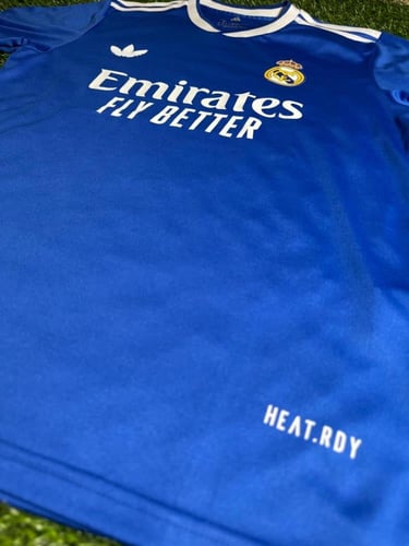 طقم ريال مدريد الاحتياطي (الأزرق) موسم 2025/2026