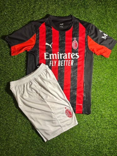 طقم إي سي ميلان الأساسي 2026/2025 - فئة الجمهور