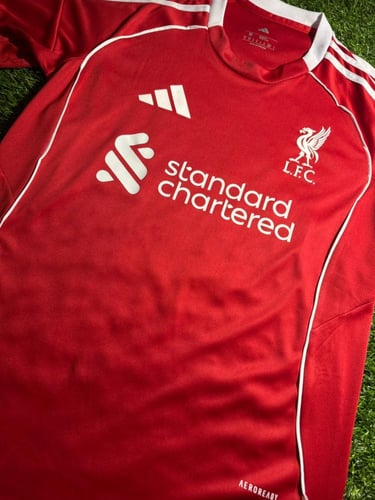 طقم ليفربول الأساسي 2026/2025 - فئة الجمهور