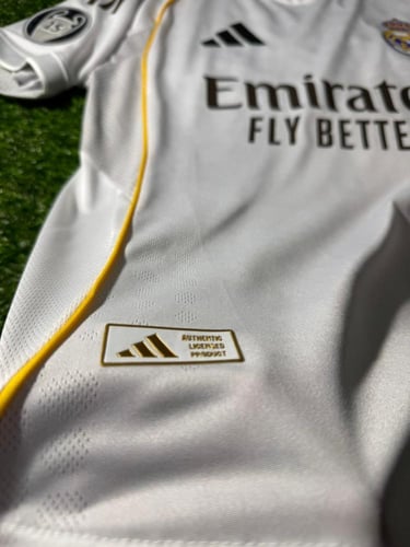 تيشيرت ريال مدريد الأساسي 2026/2025 – فئة اللاعبين