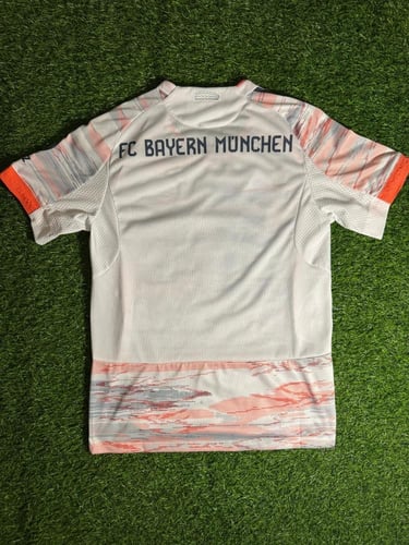 تيشيرت بايرن ميونخ الابيض 2026 - فئة اللاعبين