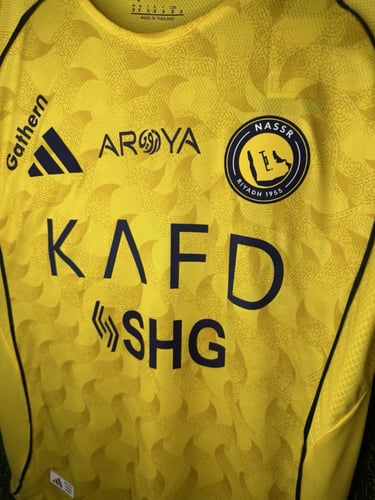 تيشيرت النصر الأساسي 2026-2025 فئة اللاعبين