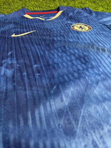 تيشيرت تشيلسي الأساسي فئة اللاعبين 2025/2026