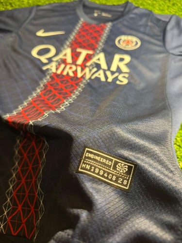 طقم باريس سان جيرمان الأساسي 2026/2025 - نسخة الجم...