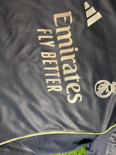 طقم ريال مدريد الاحتياطي 2026/2025 (فئة الجمهور)