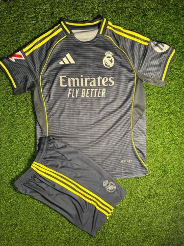 طقم ريال مدريد الثالث فئة الجمهور 2026