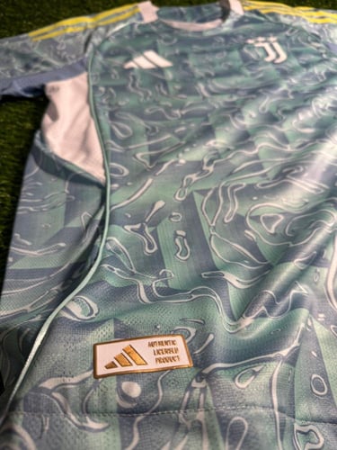 تيشيرت اي سي ميلان الاحتياطي فئة اللاعبين – 2026/2...