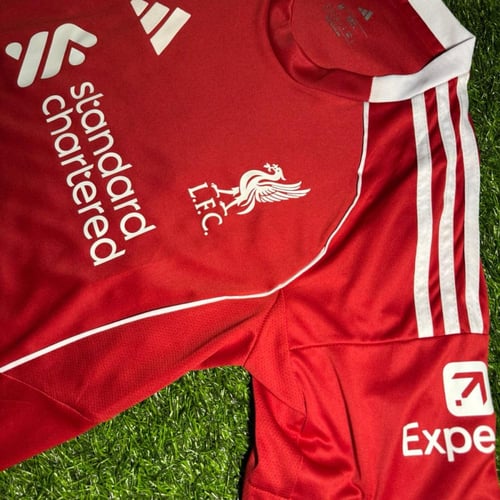 طقم ليفربول الأساسي 2026/2025 - فئة الجمهور