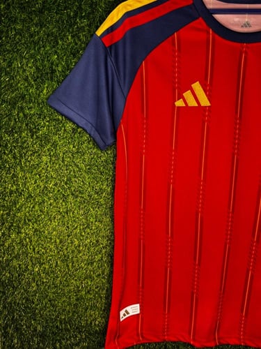 طقم إسبانيا الاساسي 2026 فئة جمهور