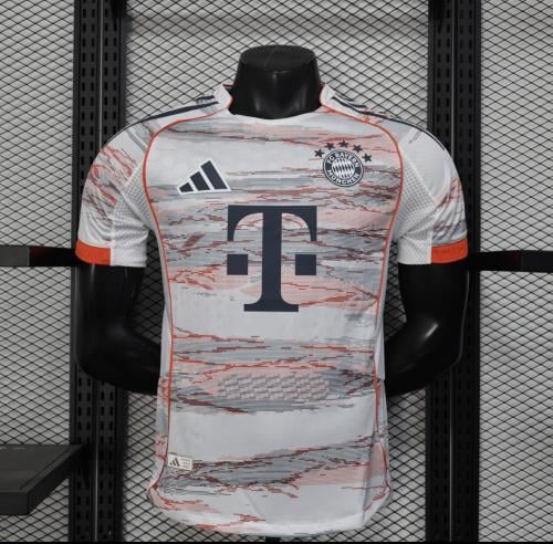 تيشيرت بايرن ميونخ الابيض 2026 - فئة اللاعبين