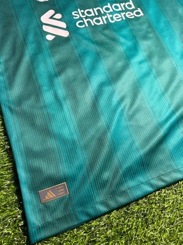 تيشيرت ليفربول الثالث موسم 2026 (فئة اللاعبين) – أ...