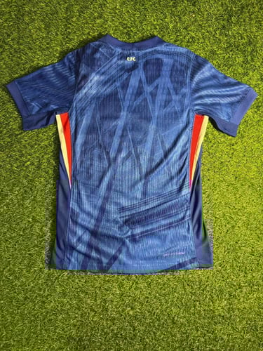 تيشيرت تشيلسي الأساسي فئة اللاعبين 2025/2026