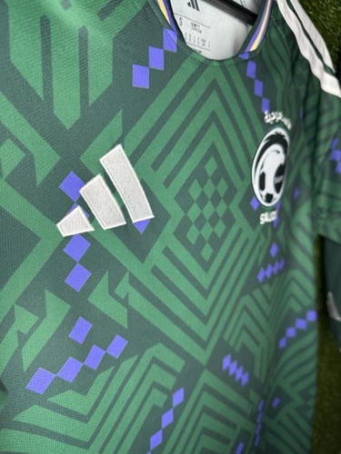 طقم المنتخب السعودي الأساسي 26/25 — فئة الجمهور