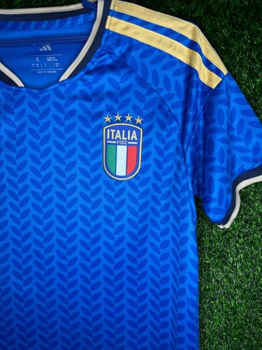 طقم إيطاليا الأساسي 2026 فئة جمهور