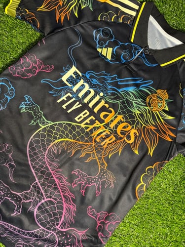 طقم ريال مدريد إصدار التنين 2025/2026 – تصميم خاص...