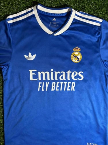طقم ريال مدريد الاحتياطي (الأزرق) موسم 2025/2026