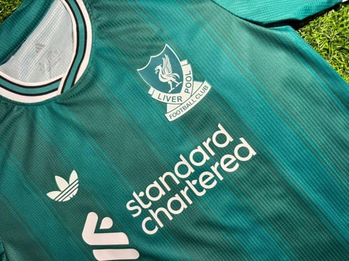 تيشيرت ليفربول الثالث موسم 2026 (فئة اللاعبين) – أ...