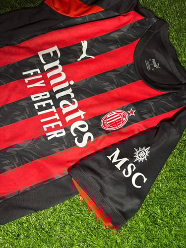 طقم إي سي ميلان الأساسي 2026/2025 - فئة الجمهور