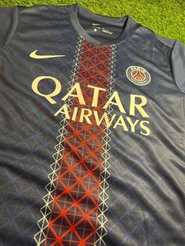 طقم باريس سان جيرمان الأساسي 2026/2025 - نسخة الجم...