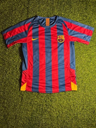 تيشيرت برشلونة 2004 - رونالدينيو 10 (نسخة كلاسيكية...