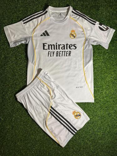 طقم ريال مدريد الأساسي موسم 2025/2026