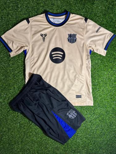 طقم نادي برشلونة الثالث موسم 2025/2026 – اللون بيج