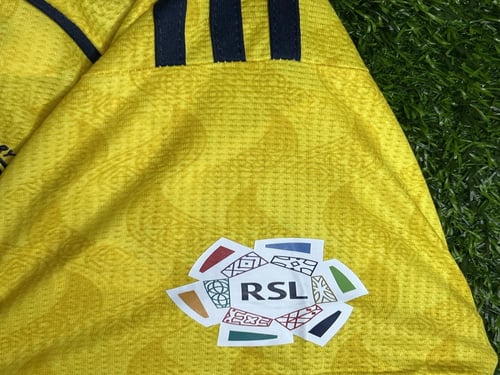 طقم النصر الأساسي رجالي 25/26 (فئة جمهور)