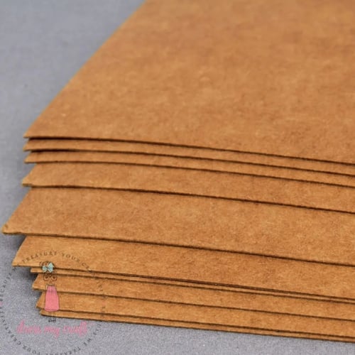 10 أوراق كاردستوك 300 جم لون بني - 12×12 إنش