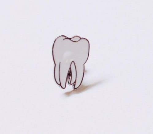 دبوس طبيب الأسنان