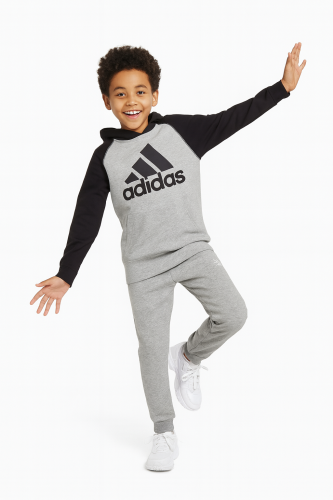 طقم Adidas