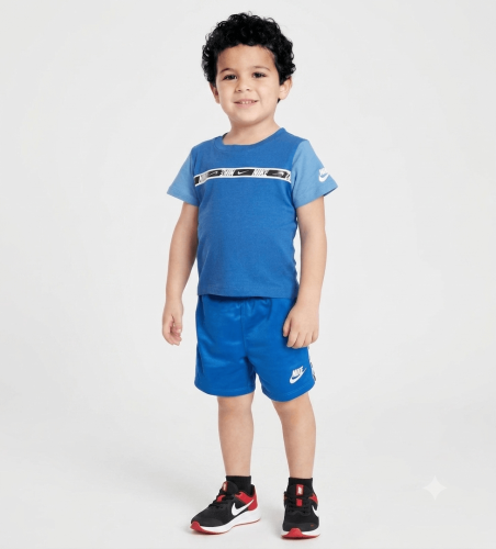طقم Nike