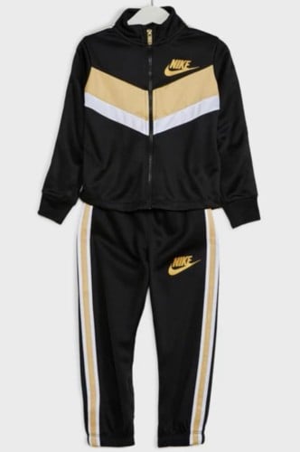 طقم Nike