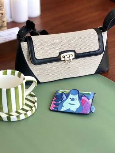 محفظة بلاد العجائب